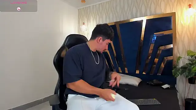 Freechat Brad_Summer on StripChat