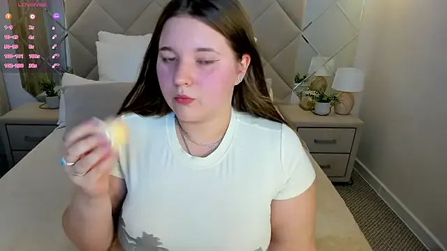 Chloee_White — masturbate pussy MAKE ME CUM