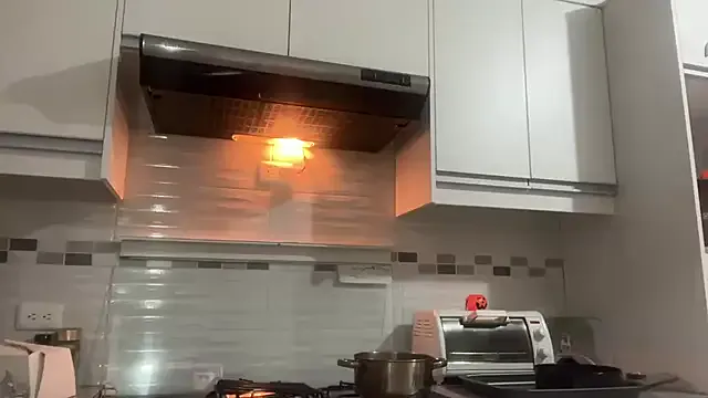 ChocolateCakeQueen on StripChat 