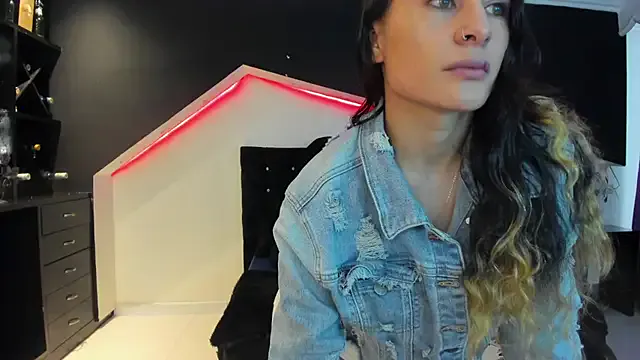 Freechat Coral_Gibson on StripChat