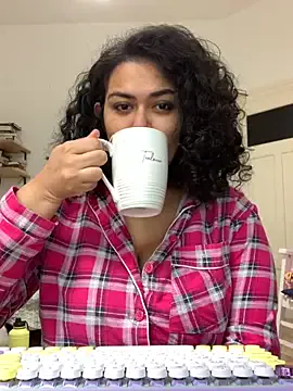 Freechat Curvydesifromgermany on StripChat