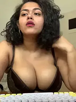 Freechat Curvydesifromgermany on StripChat