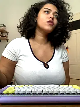 Freechat Curvydesifromgermany on StripChat