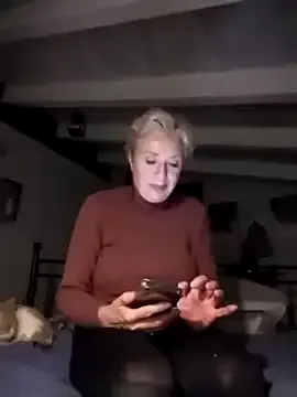 StripChat divinaerotica is Freechat divinaerotica — Decidiamo al momento