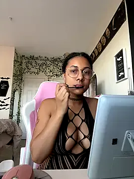 StripChat DreaLaLuna is Freechat DreaLaLuna — RANDOM USER CONTROLS DOMI 10 MINS