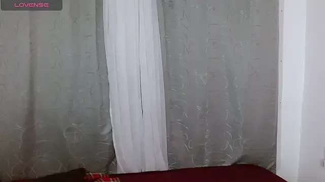 Freechat dulcenia_rose on StripChat