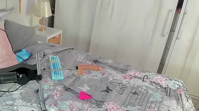 Freechat elena_mature on StripChat