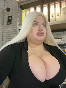 Freechat Eliaden on StripChat