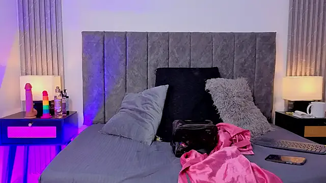 Freechat Ema_Stone65 on StripChat