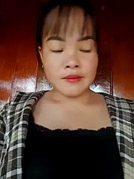 Freechat emilyzz on StripChat