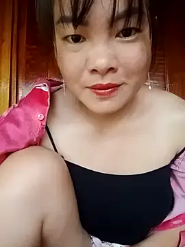 Freechat emilyzz on StripChat