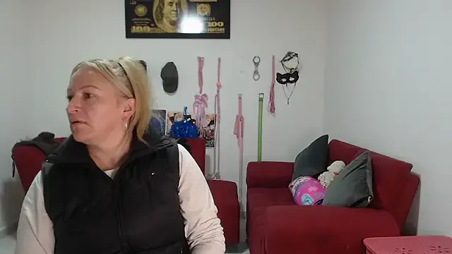 Freechat emperabigbootybigass on StripChat