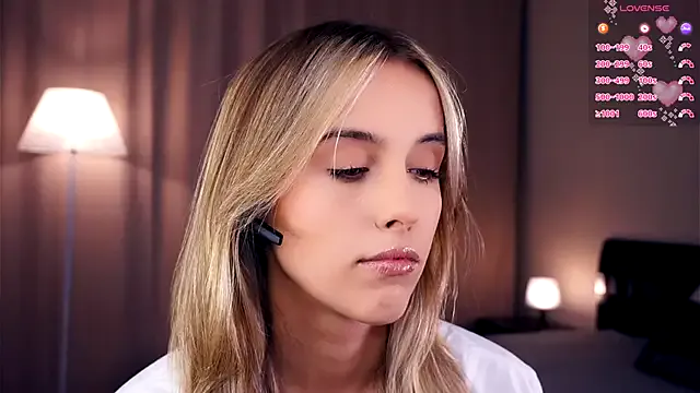 Freechat FannyHewson on StripChat