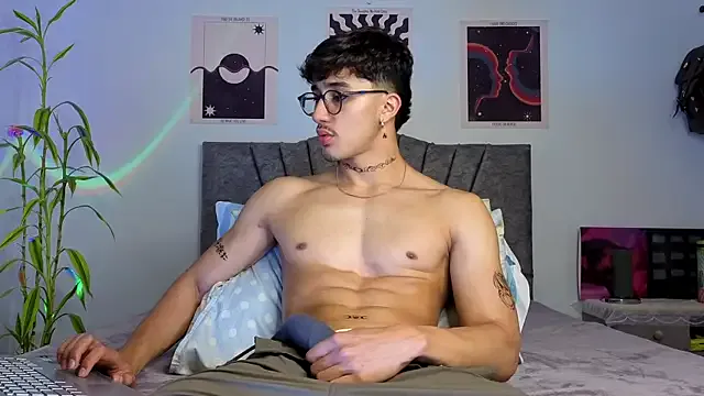 StripChat GeordiReal is Freechat GeordiReal — Hard Stroking dick