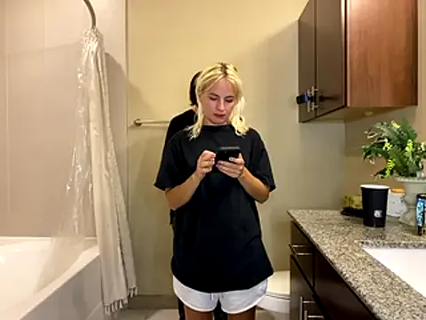 girlfriendmissy — Missy naked while I feel good