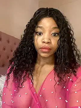 Freechat ItsLeyaa on StripChat