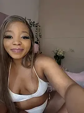 Freechat ItsLeyaa on StripChat