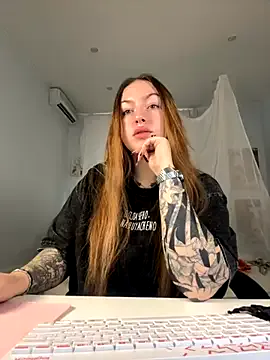 IvyHoney — Suck own nipples