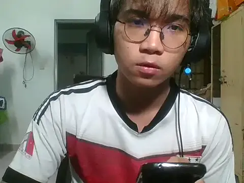 StripChat kave2033 is Freechat kave2033 — pants off / ci qun