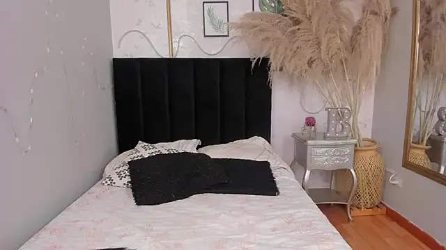 Private LARISSAEVANS on StripChat