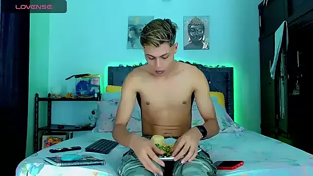 StripChat Liamscott_ is Freechat Liamscott_ — Make me finish and eat my cum