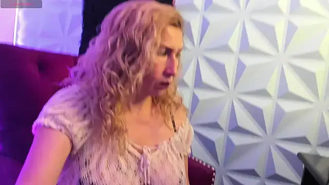 LilyQueen_cg on StripChat 