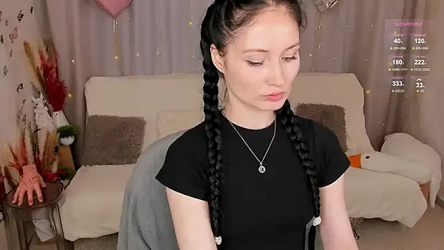 Freechat LisaMooore on StripChat