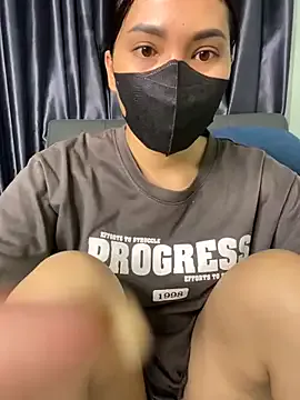 Freechat Ly_Coca24 on StripChat