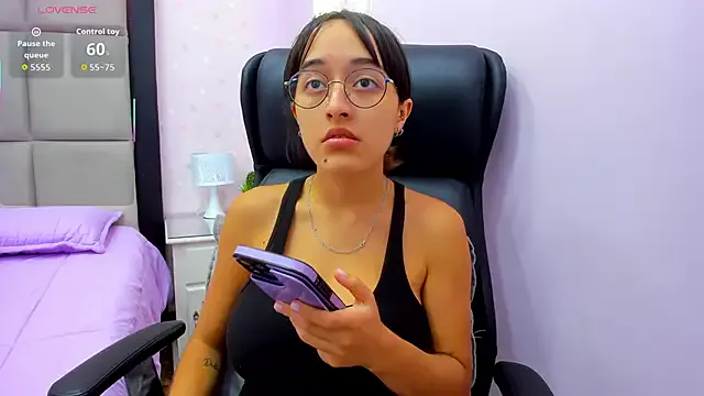 MelodyWinx — slap tits + suck tits