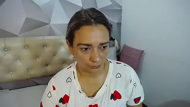 Milf-Prettyboobs — Bounce ass + spanks