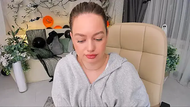 MiracleCurly — sexy pose