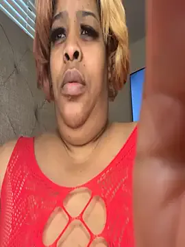 Missredboneo12 on StripChat 