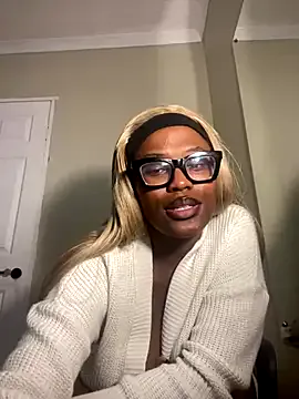 Freechat Moonzy77 on StripChat