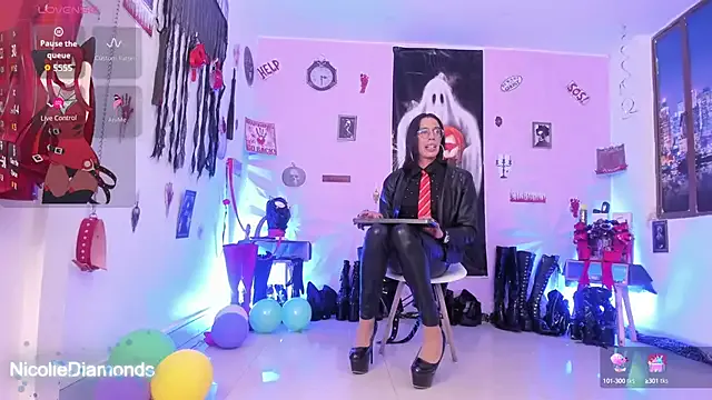 Freechat NicolleDiamonds_cg on StripChat