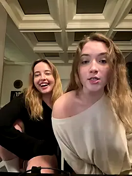 Group Nura_n_Sarah on StripChat