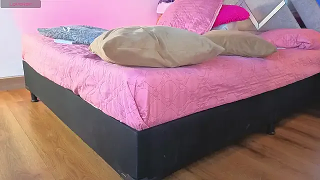 Freechat oceane_becker on StripChat