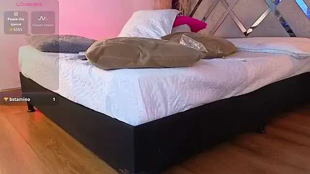 Freechat oceane_becker on StripChat