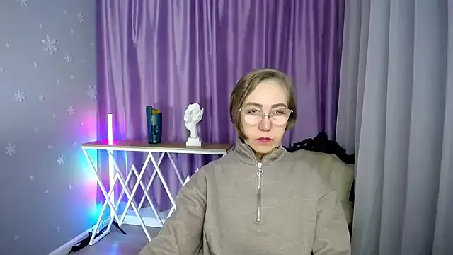 queen_a_n_i — show doggie pose