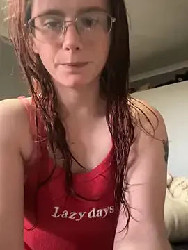 raen001 — Naked under coat 