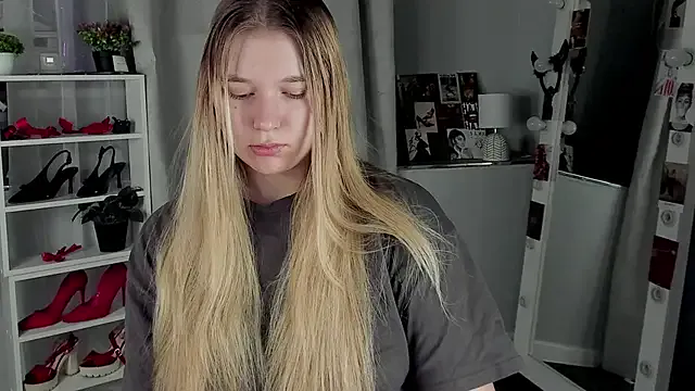 StripChat Rebecca_Kelly is Freechat Rebecca_Kelly — take off your shorts