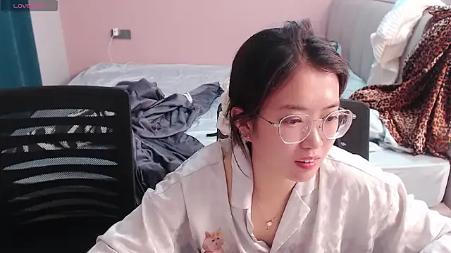 redrose520 on StripChat 