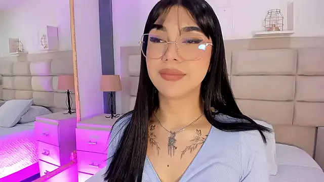 RoseCassie — Bounce ass in doggy