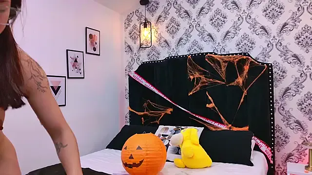 SaaraBrown — Sexy dancing twerking