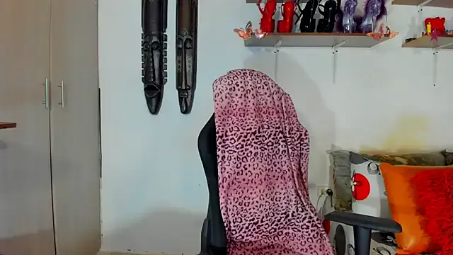 Freechat sashasweethot on StripChat