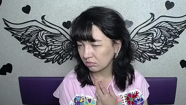 SelenaFly on StripChat 