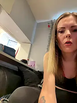 Freechat SexyLoLoUK on StripChat