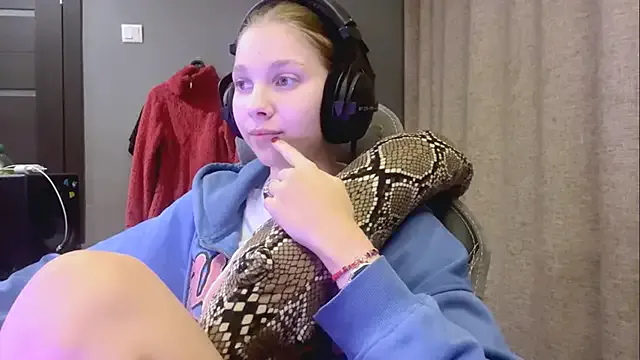 Softixq — Show tongue