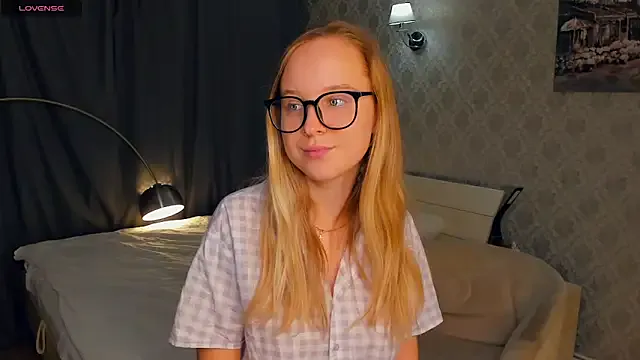 Freechat SoonMoor on StripChat