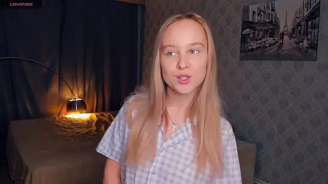 StripChat SoonMoor is Freechat SoonMoor — fully open my shirt and show bra<3