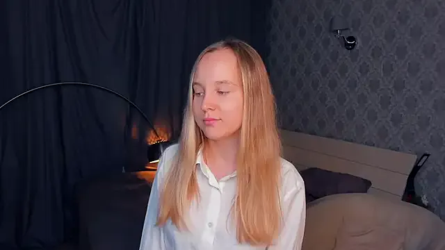 Freechat SoonMoor on StripChat